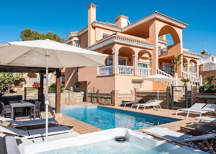 Villa Treetops - Family Villa With Heated Pool In